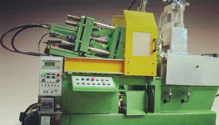 壓鑄機(jī)壓鑄時(shí)如何避免錘頭卡死？